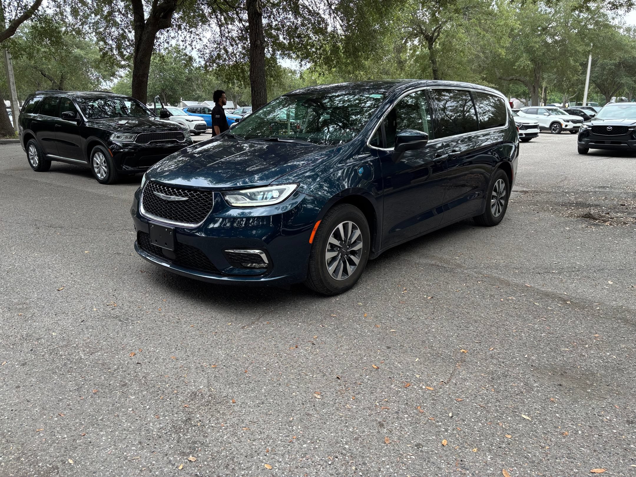 Used 2023 Chrysler Pacifica Touring-L FWD image 10