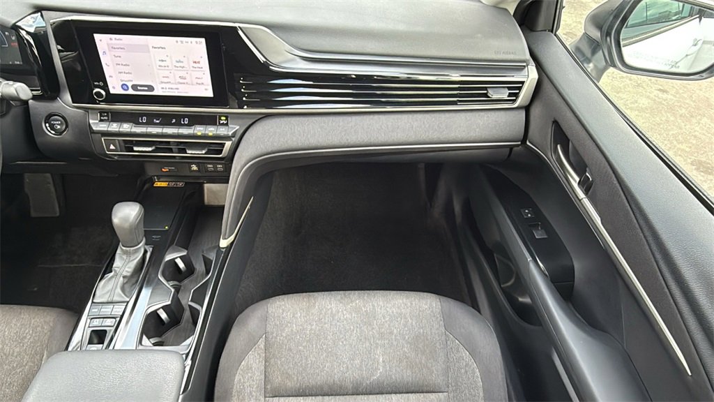 Used 2025 Toyota Camry LE image 29