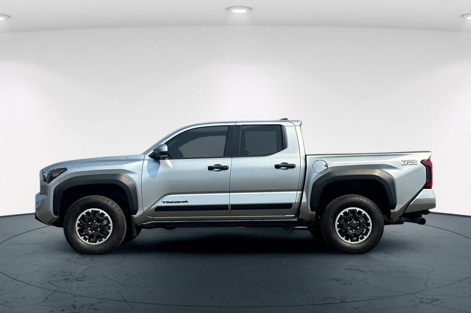 Used 2024 Toyota Tacoma TRD Off-Road AWD/4WD image 9