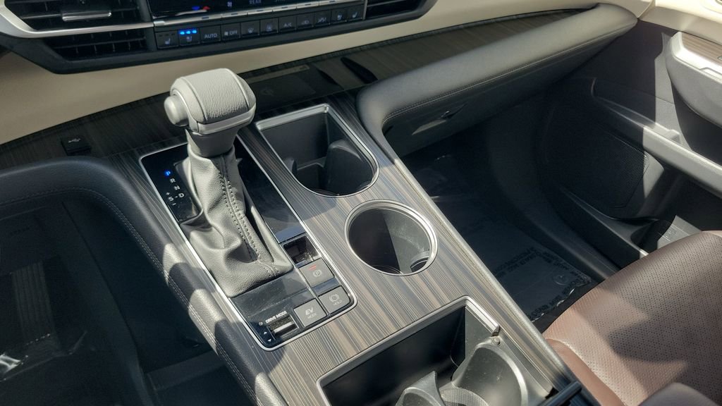 Used 2023 Toyota Sienna Platinum FWD image 15