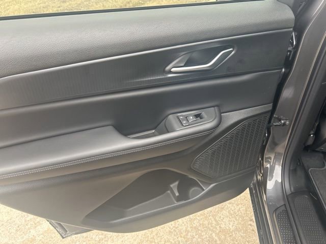 New 2025 Jeep Grand Cherokee L Altitude image 48