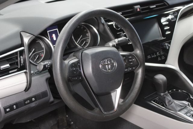Used 2018 Toyota Camry LE FWD image 11