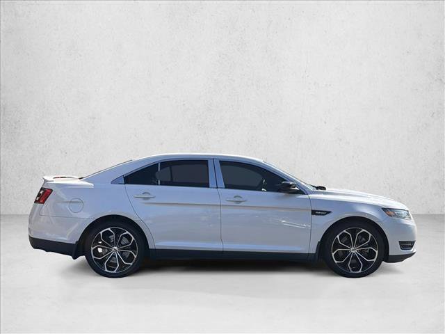 Used 2018 Ford Taurus SHO image 4