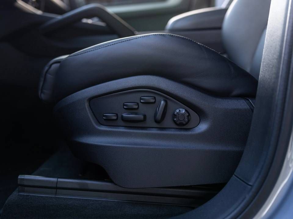 Certified 2026 Porsche Cayenne Coupe AWD/4WD image 30
