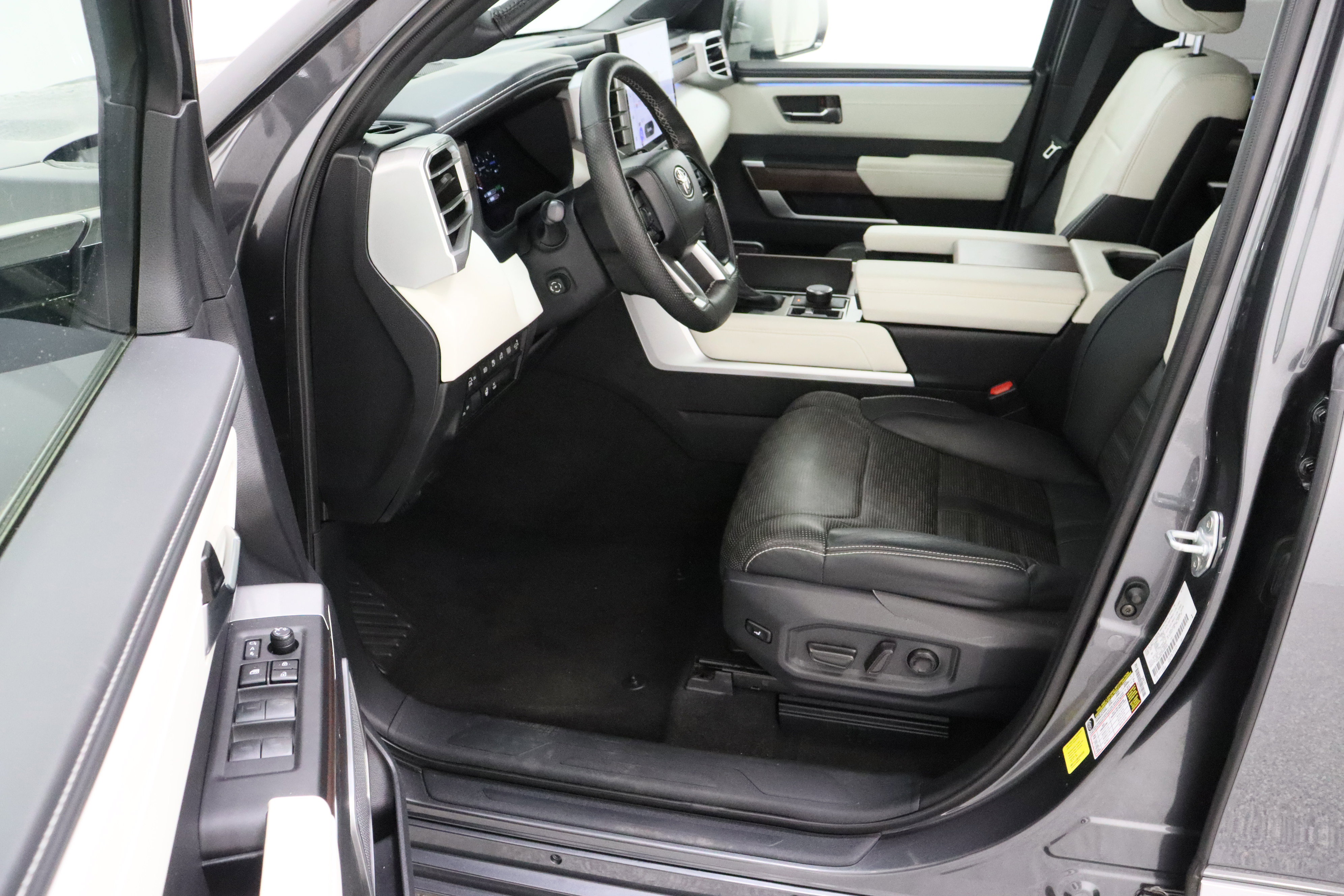 Used 2023 Toyota Sequoia Capstone image 14