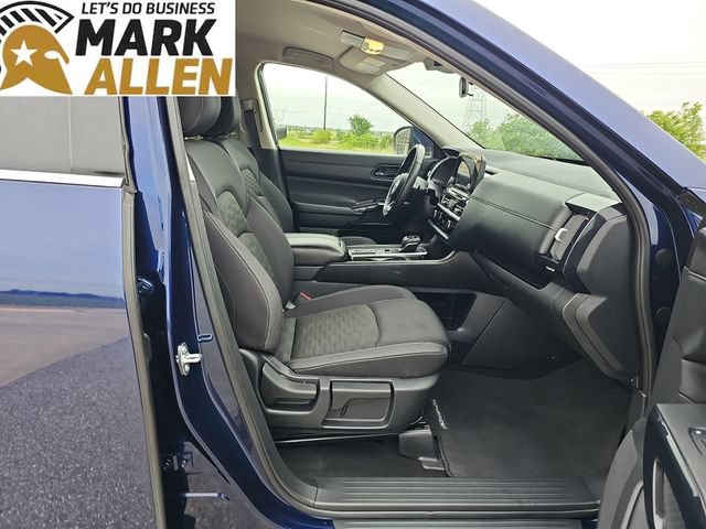 Used 2025 Nissan Pathfinder SV FWD image 27