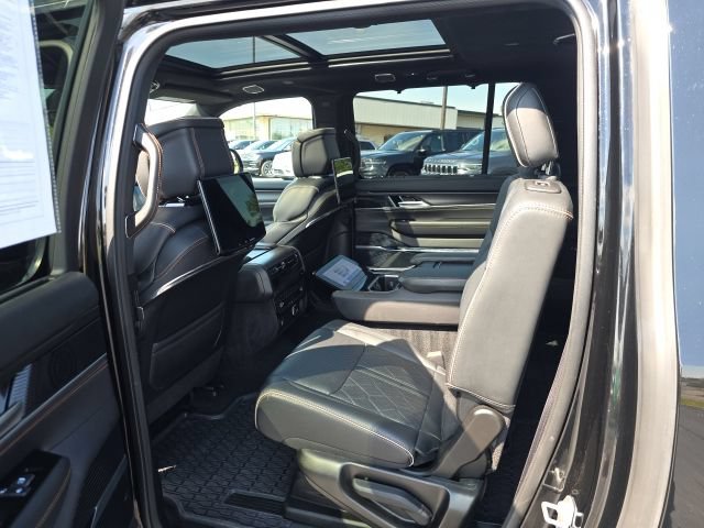 Used 2025 Jeep Grand Wagoneer L Series III w/ Rear Seat Video Group 1 AWD/4WD image 34
