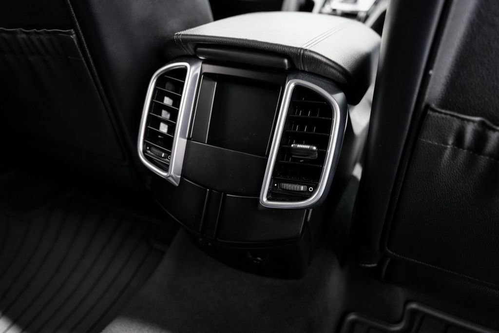 Used 2015 Porsche Cayenne S image 32