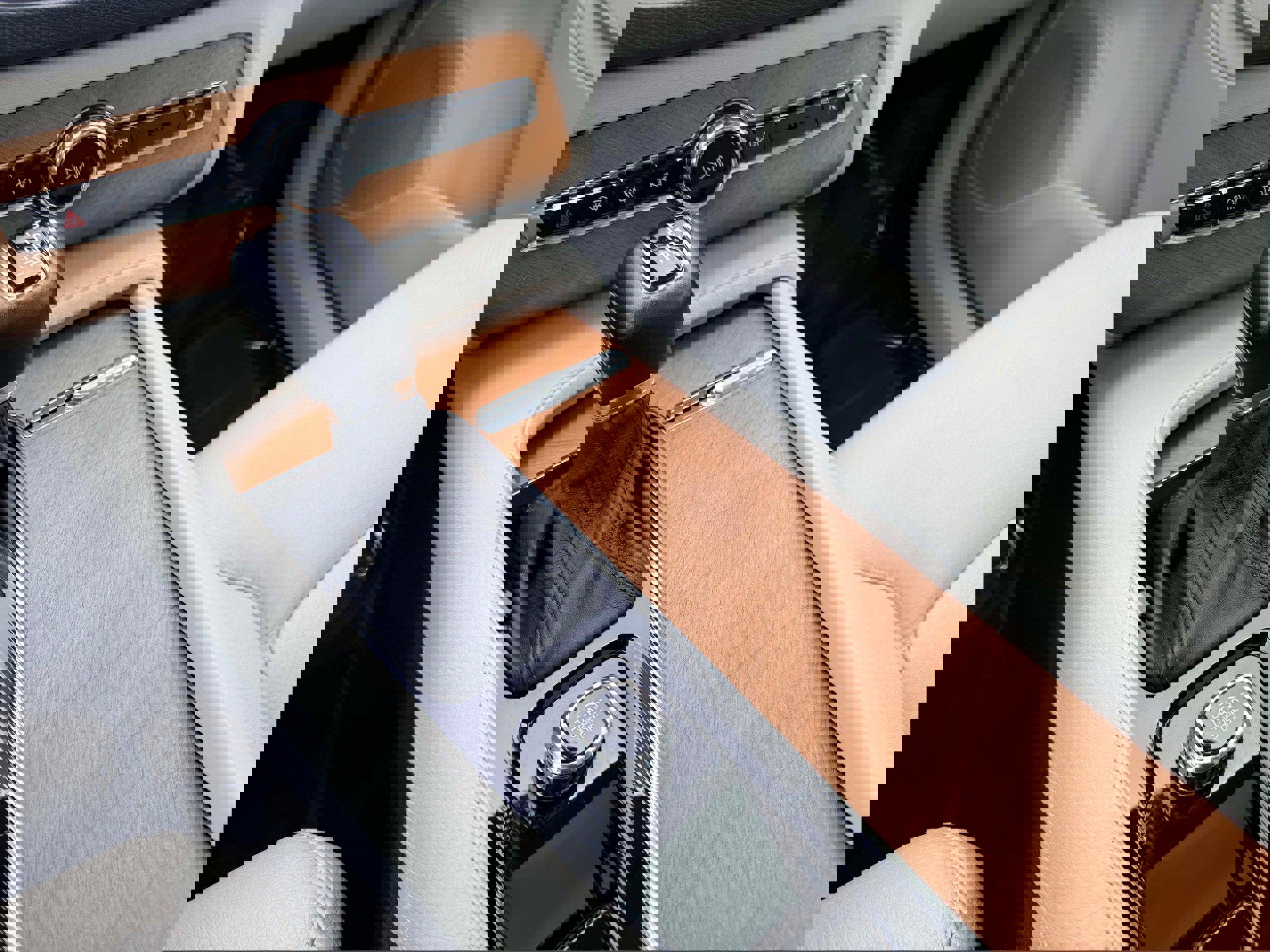 Certified 2022 Volvo XC90 T6 Momentum image 24