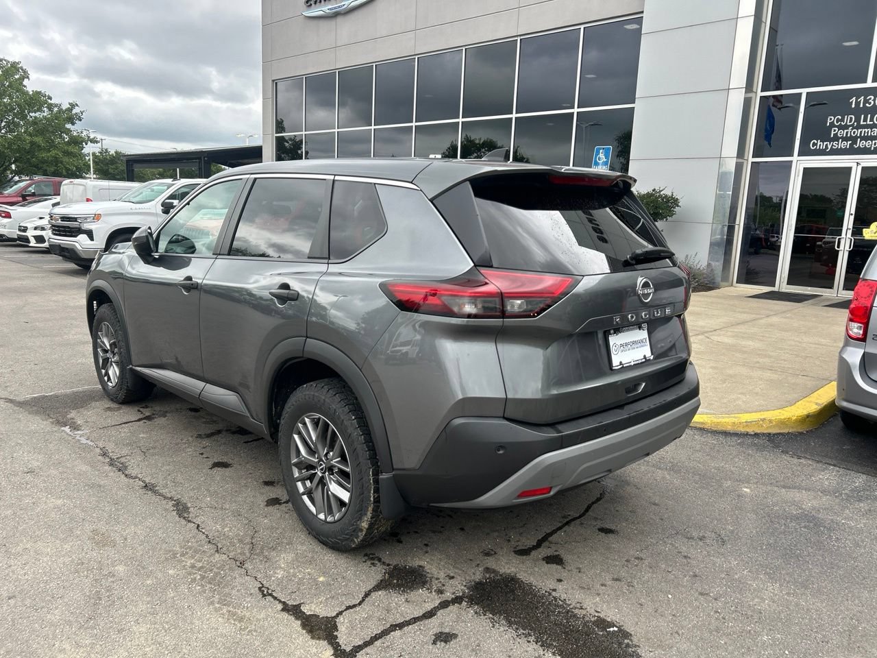 Used 2022 Nissan Rogue S FWD image 5