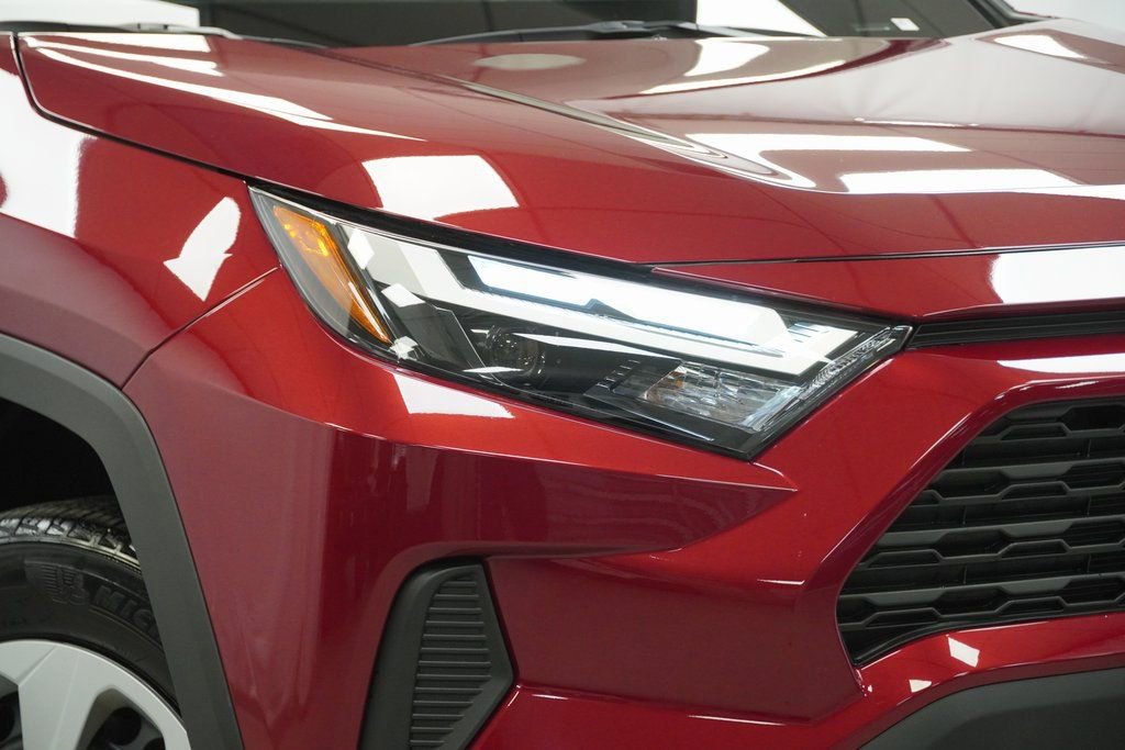 Used 2025 Toyota RAV4 LE image 5