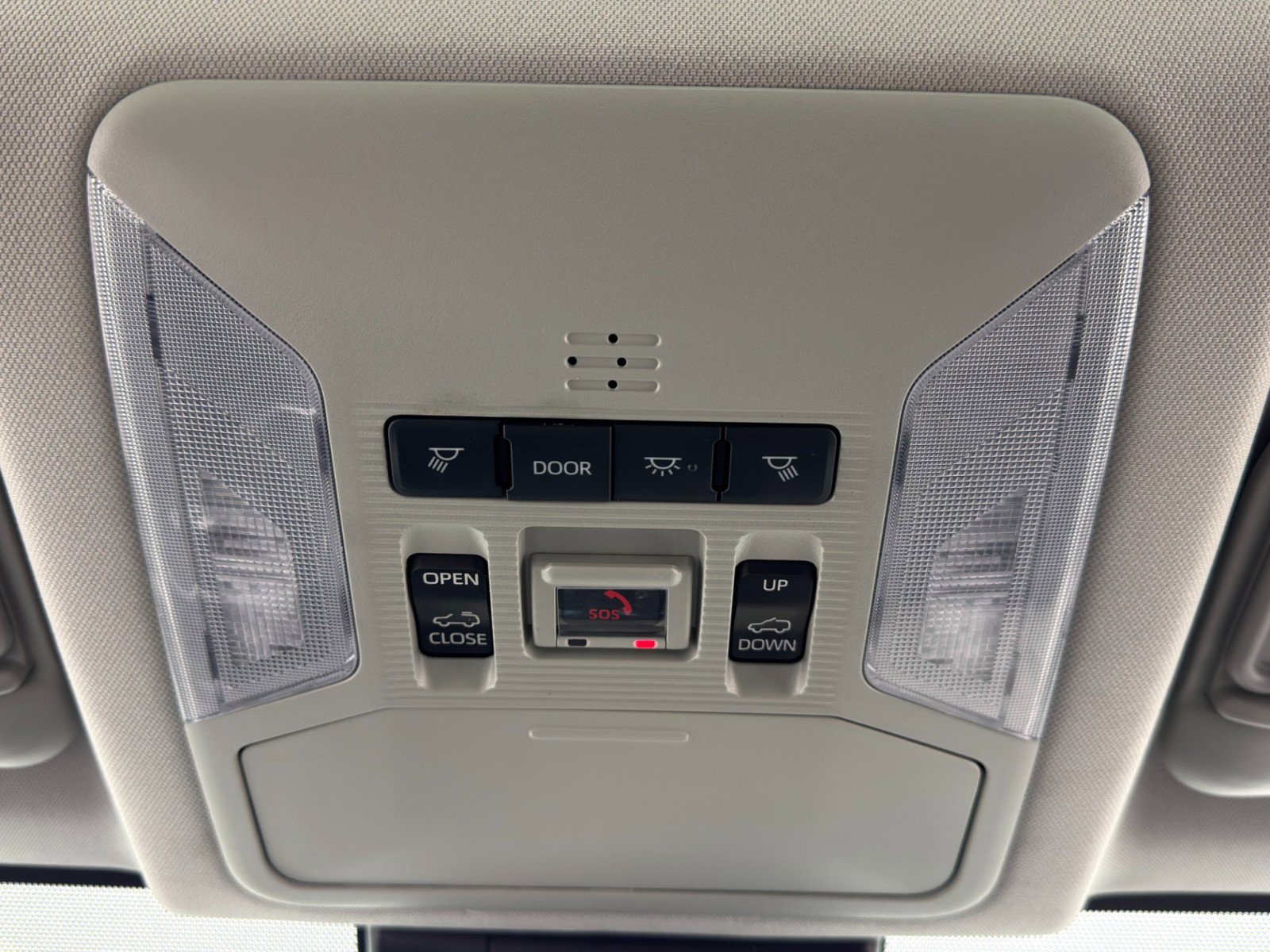 Used 2022 Toyota RAV4 XLE Premium image 31