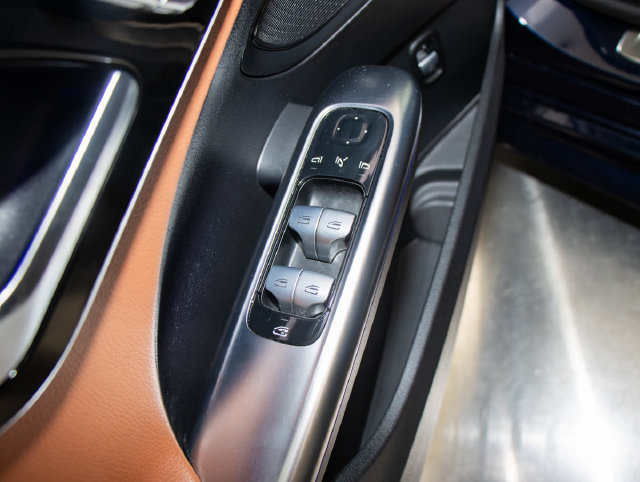 Certified 2023 Mercedes-Benz C 300 4MATIC Sedan image 15