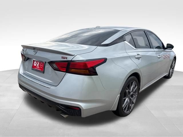Used 2023 Nissan Altima 2.0 SR FWD image 8