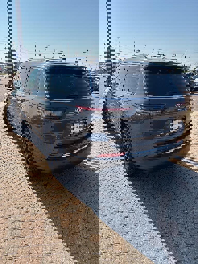 Used 2022 Jeep Grand Cherokee L Laredo w/ Luxury Tech Group I image 7