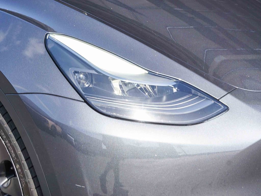 Used 2023 Tesla Model Y Performance AWD/4WD image 11