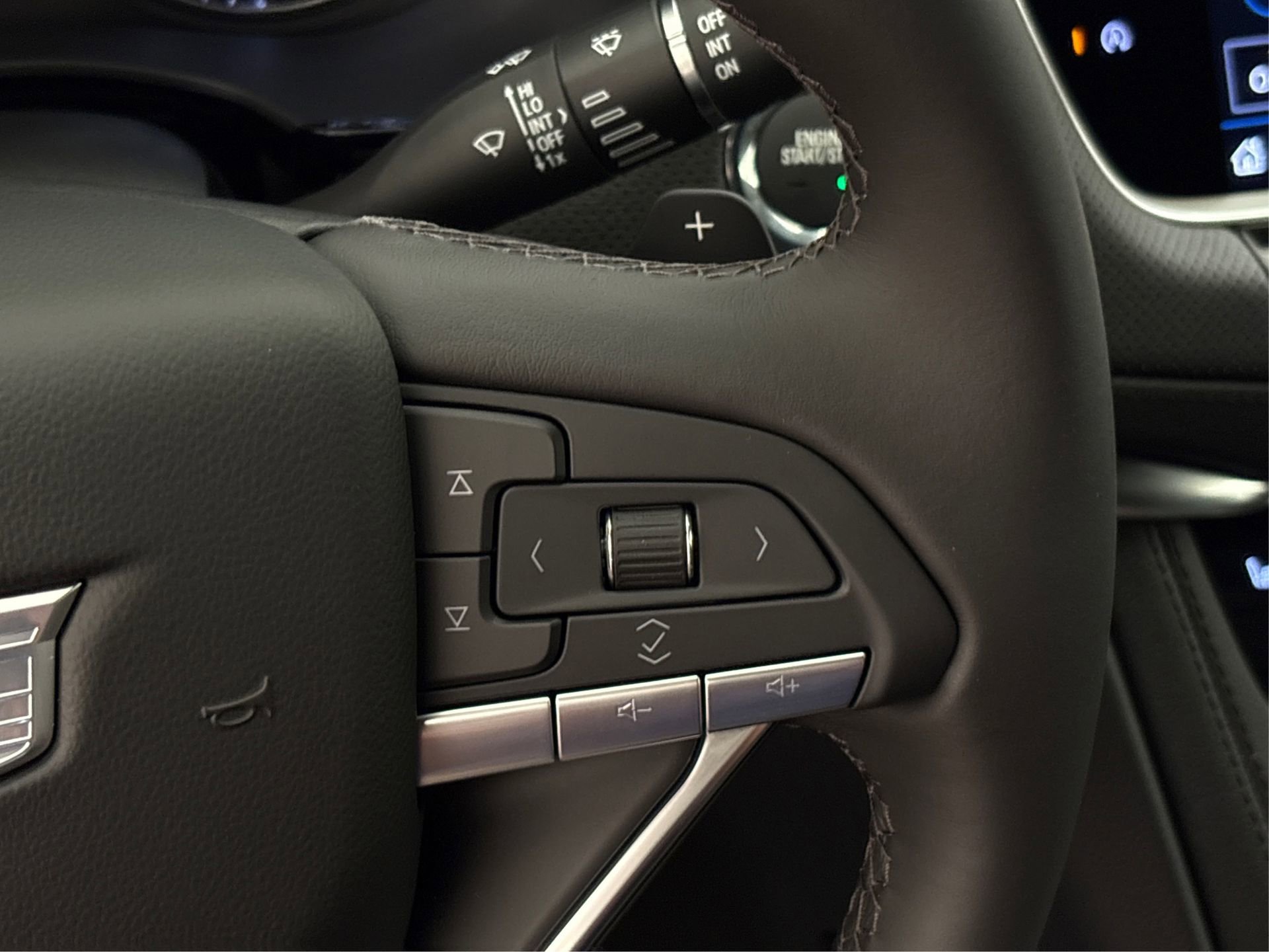 New 2025 Cadillac XT6 Luxury image 30