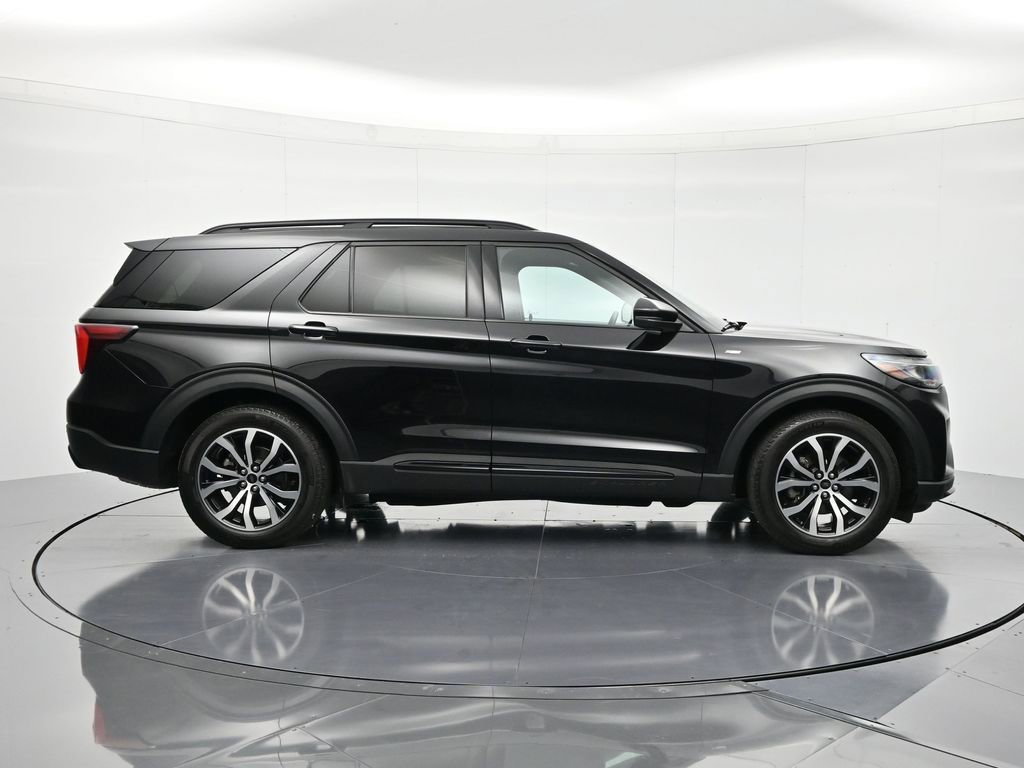 Certified 2025 Ford Explorer ST-Line w/ Premium Package image 5