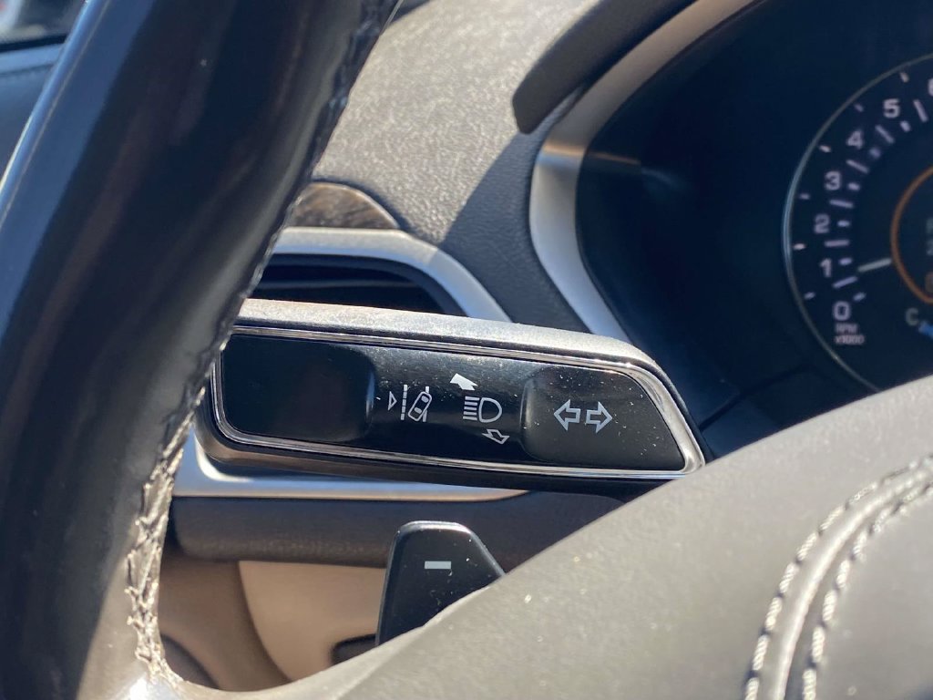 Used 2019 Lincoln MKZ Reserve FWD image 33
