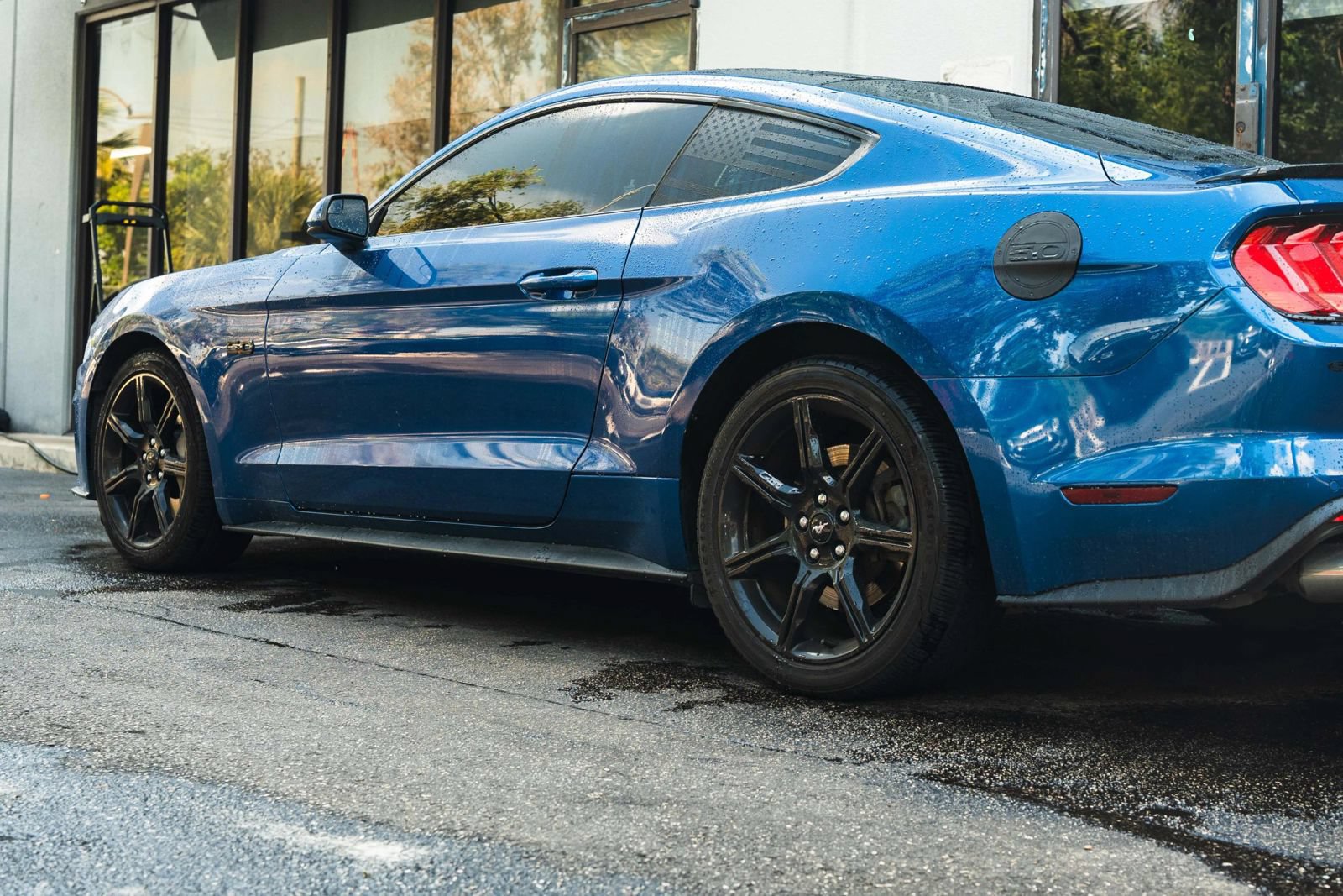 Used 2018 Ford Mustang GT w/ Black Accent Package RWD image 5