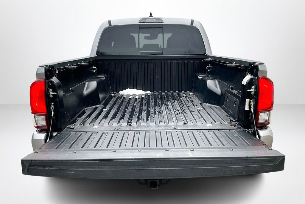 Used 2021 Toyota Tacoma SR5 w/ Technology Package image 7