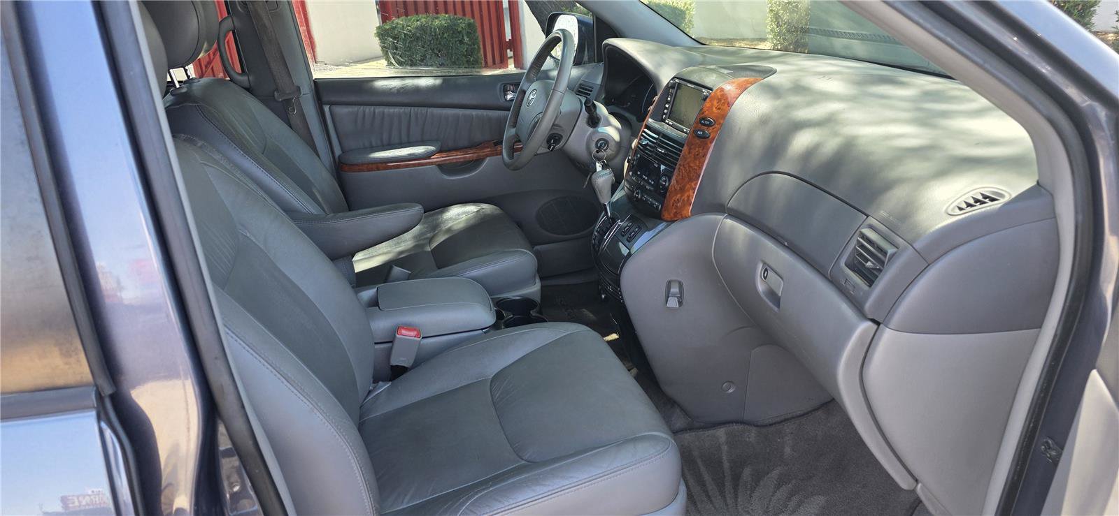 Used 2009 Toyota Sienna XLE FWD image 16