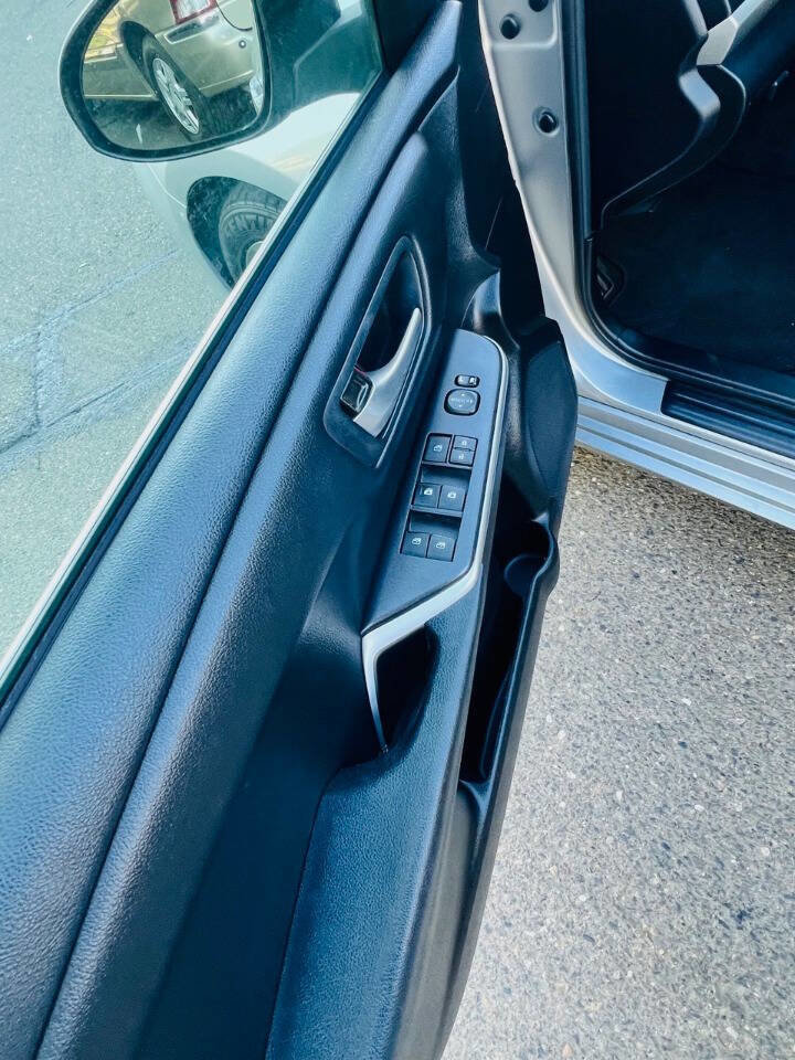 Used 2015 Toyota Camry SE image 11