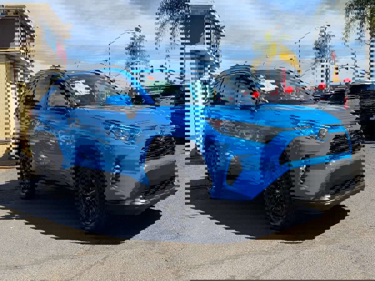 Used 2021 Toyota RAV4 XLE image 4