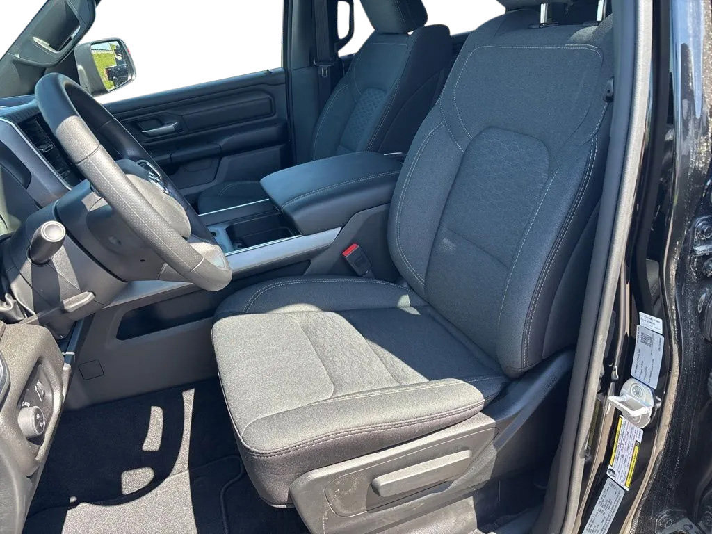 New 2026 RAM 1500 Express AWD/4WD image 24
