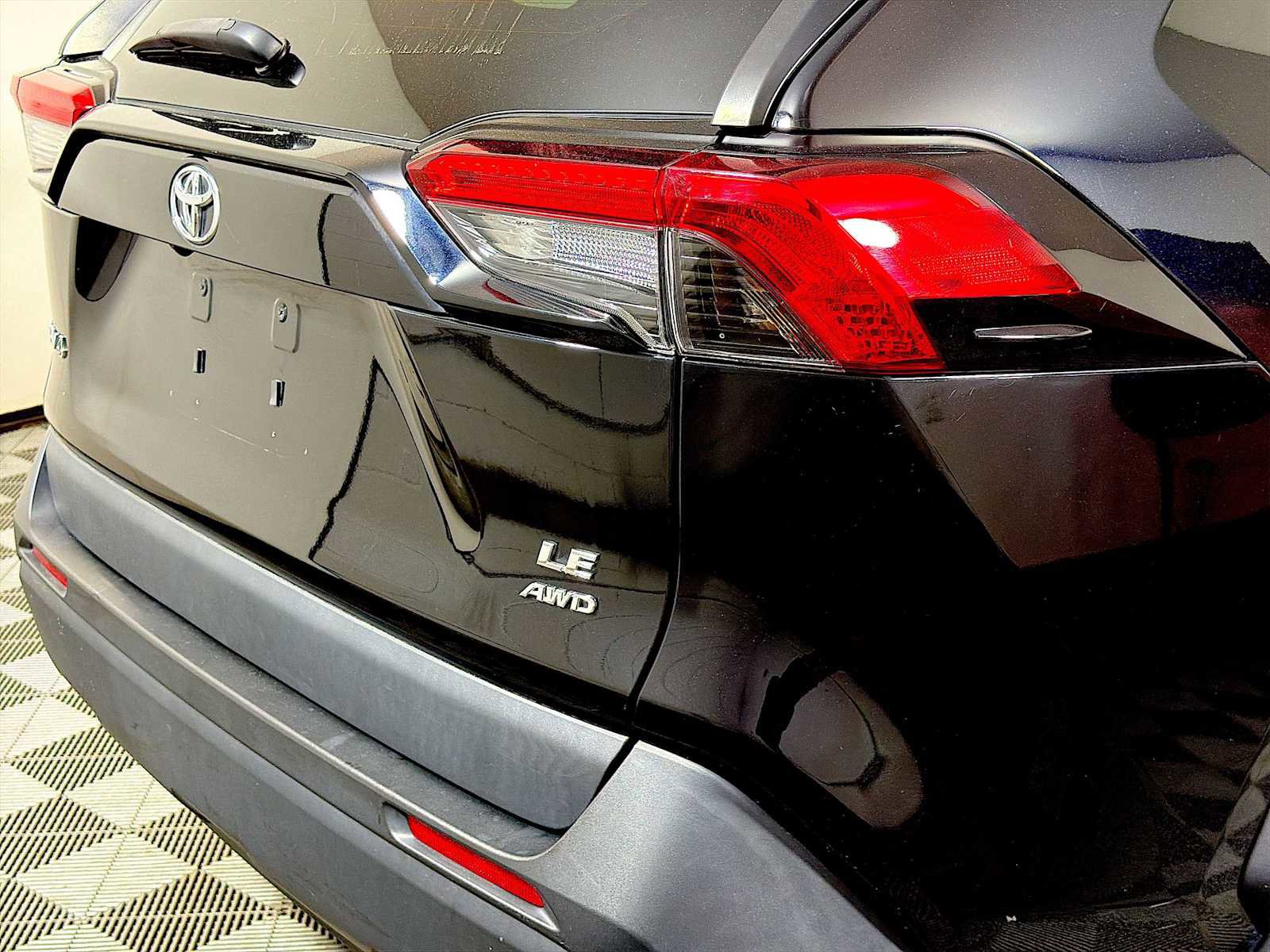 Used 2022 Toyota RAV4 LE AWD/4WD image 25
