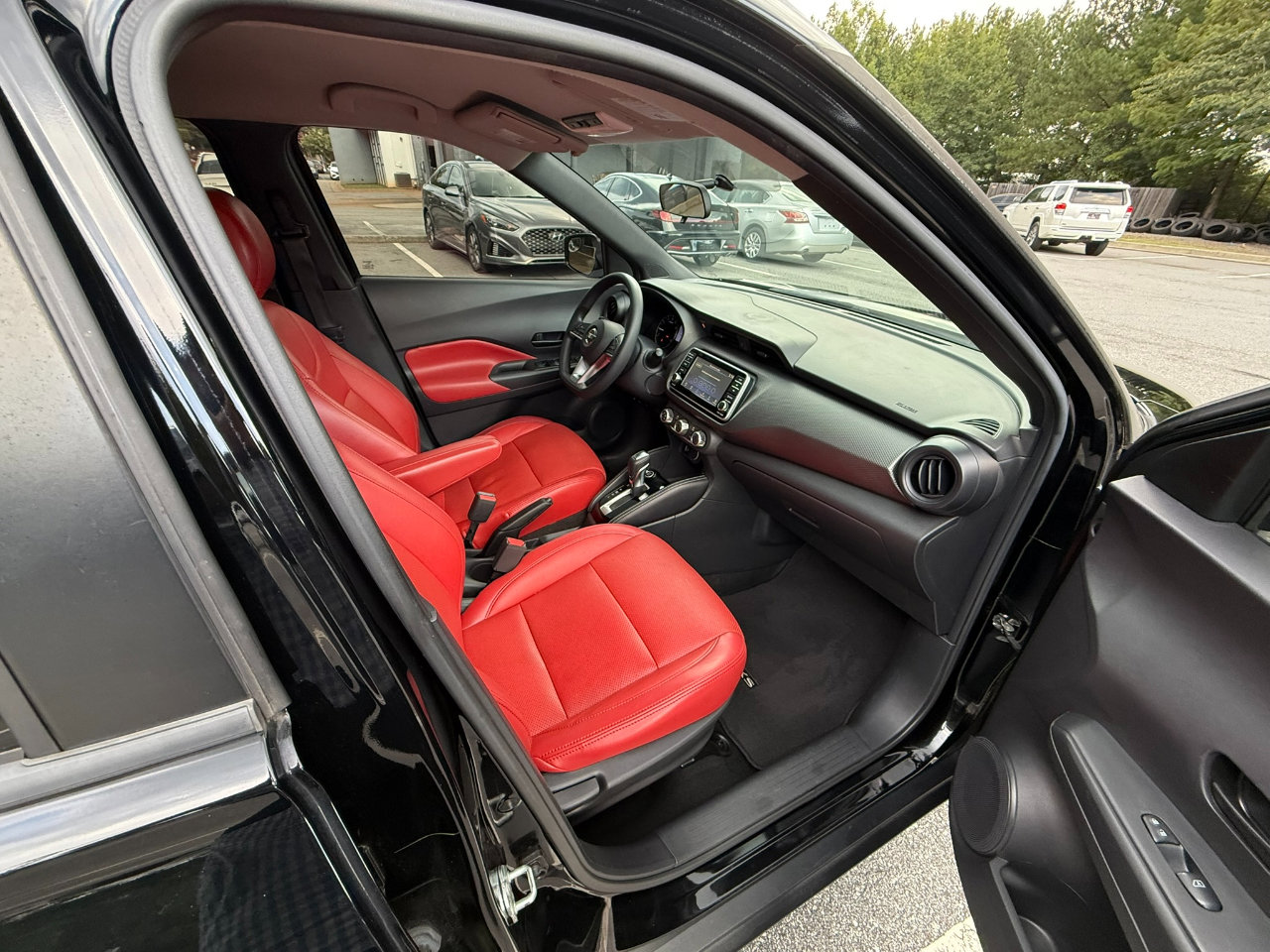 Used 2018 Nissan Kicks S image 14