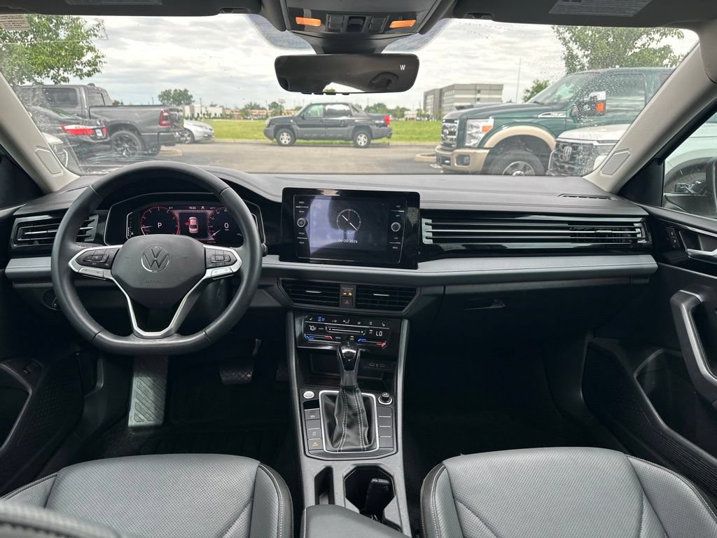 Used 2025 Volkswagen Jetta SEL FWD image 18