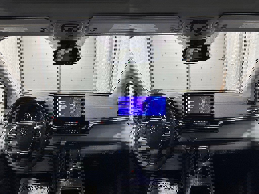 Used 2025 Toyota Sienna XLE image 45