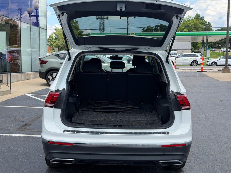 Used 2021 Volkswagen Tiguan SE w/ Panoramic Sunroof Package AWD/4WD image 5