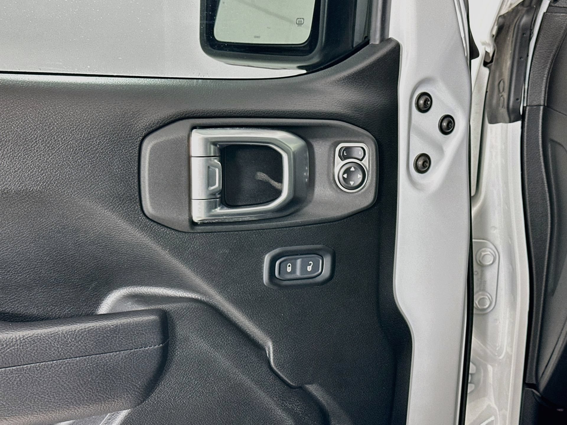 Used 2024 Jeep Wrangler Sport AWD/4WD image 18