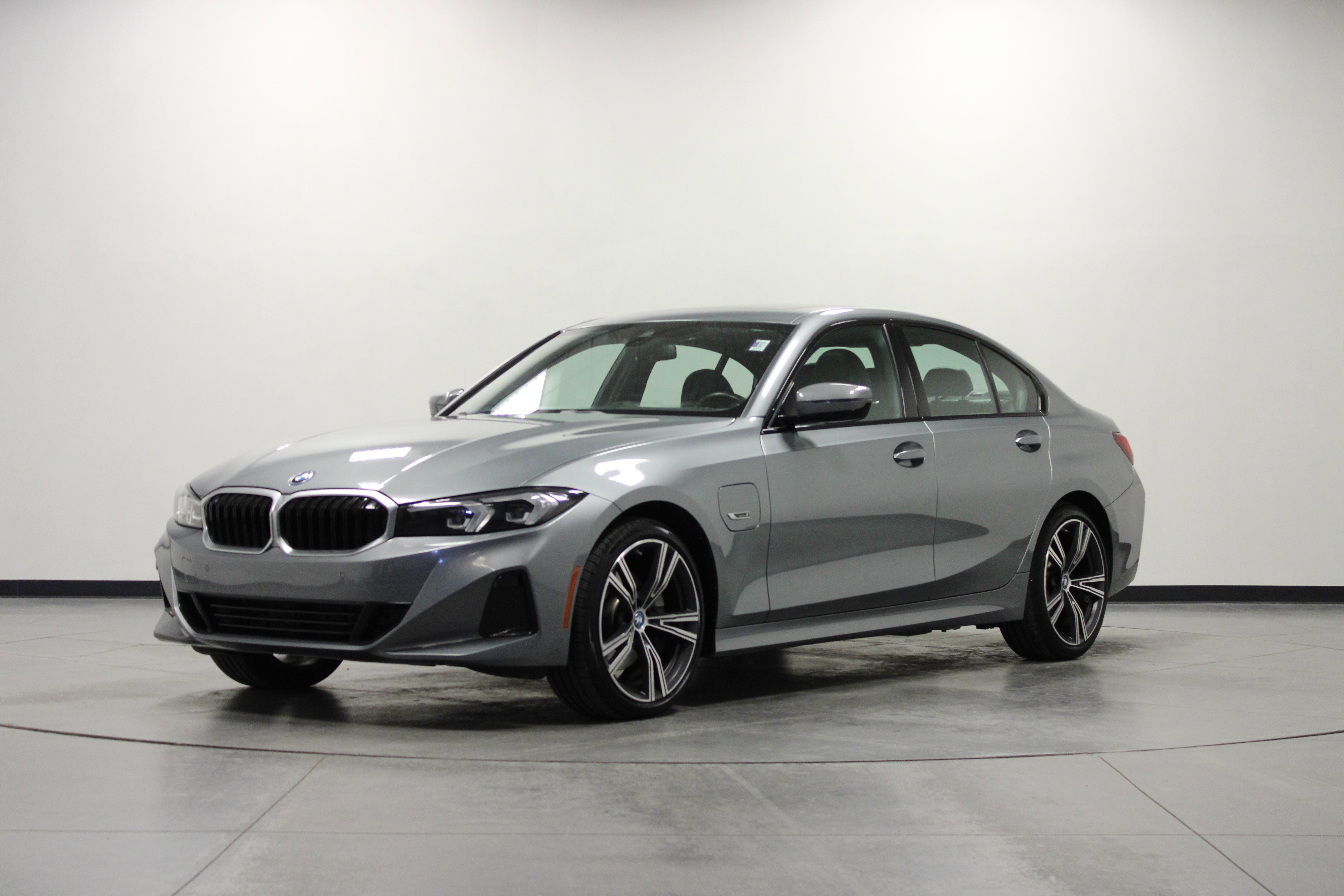 Used 2023 BMW 330e xDrive w/ Premium Package AWD/4WD image 8