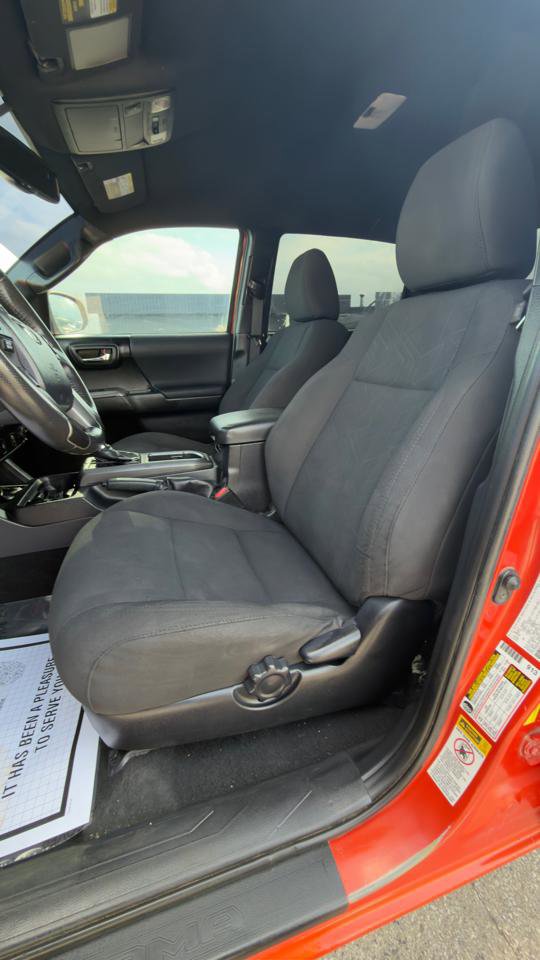 Used 2017 Toyota Tacoma TRD Sport w/ Tow Package (A/T) image 13