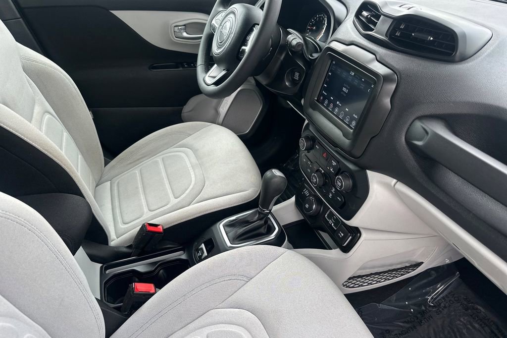Used 2021 Jeep Renegade Latitude image 18