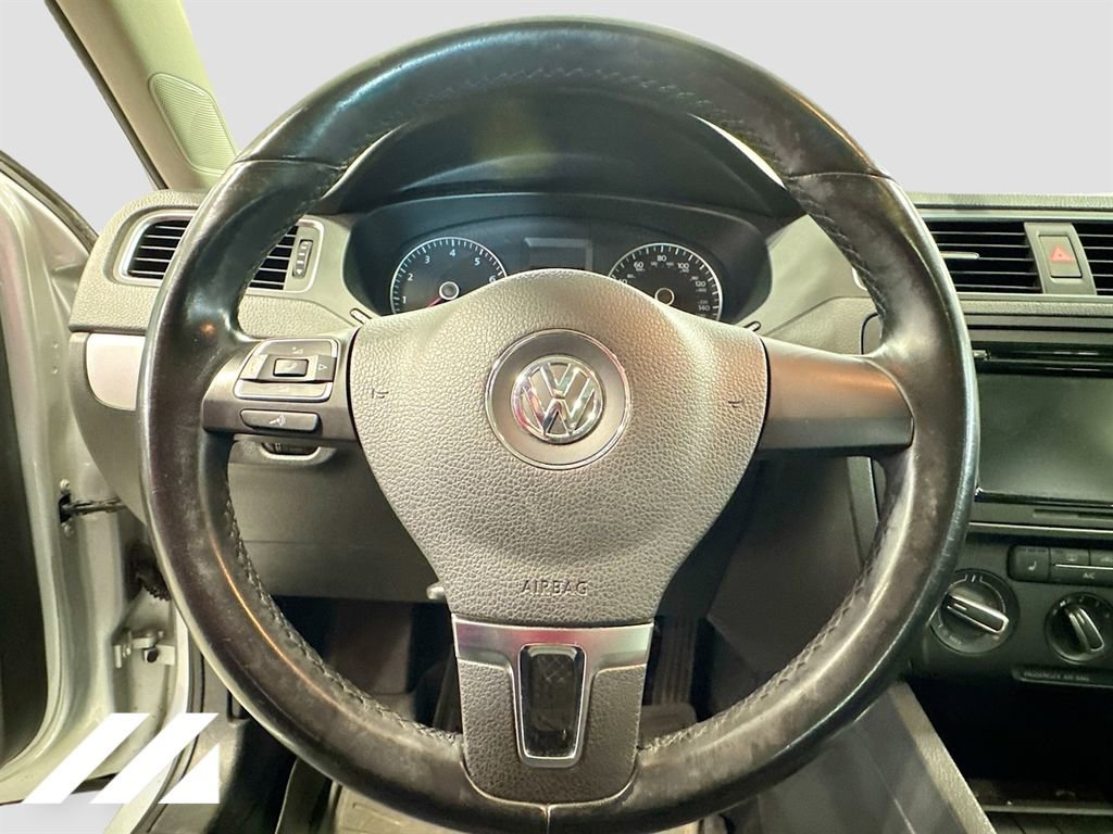 Used 2013 Volkswagen Jetta SE FWD image 11