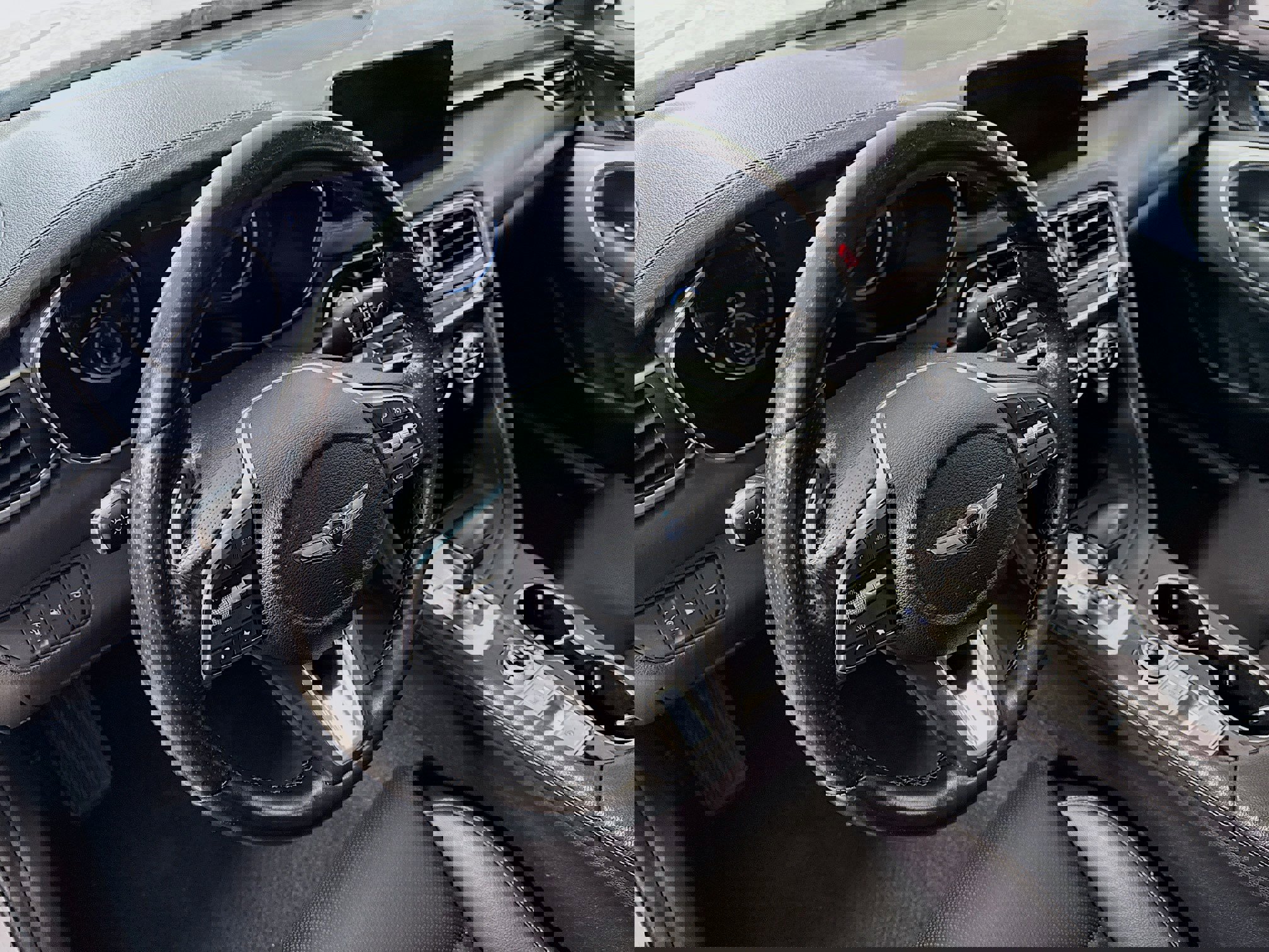 Used 2022 Genesis G70 2.0T image 12