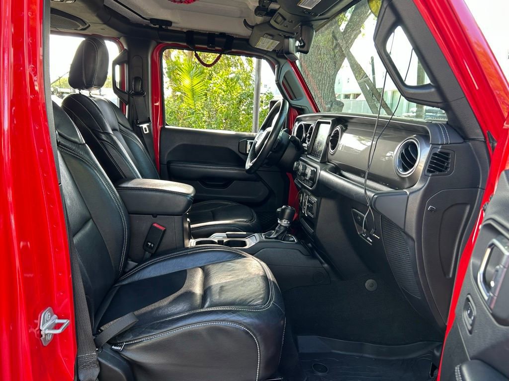 Used 2018 Jeep Wrangler Unlimited Sahara AWD/4WD image 38