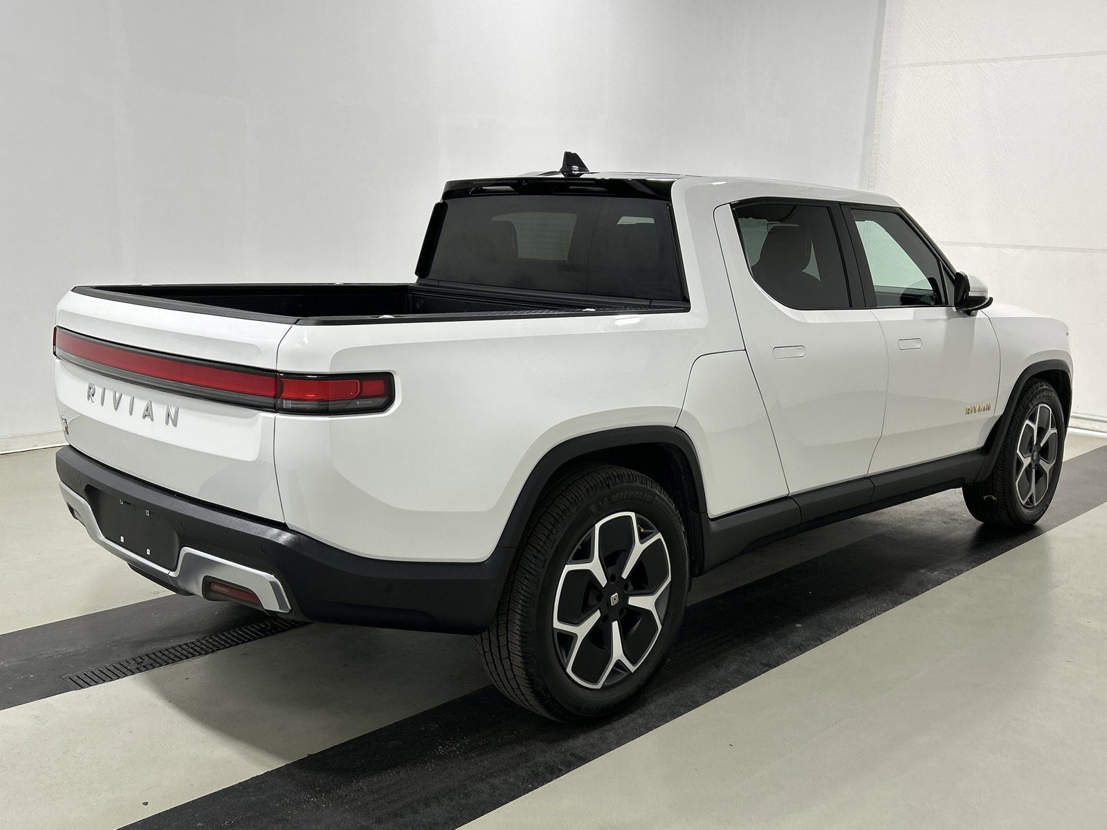 Used 2022 Rivian R1T Adventure image 5