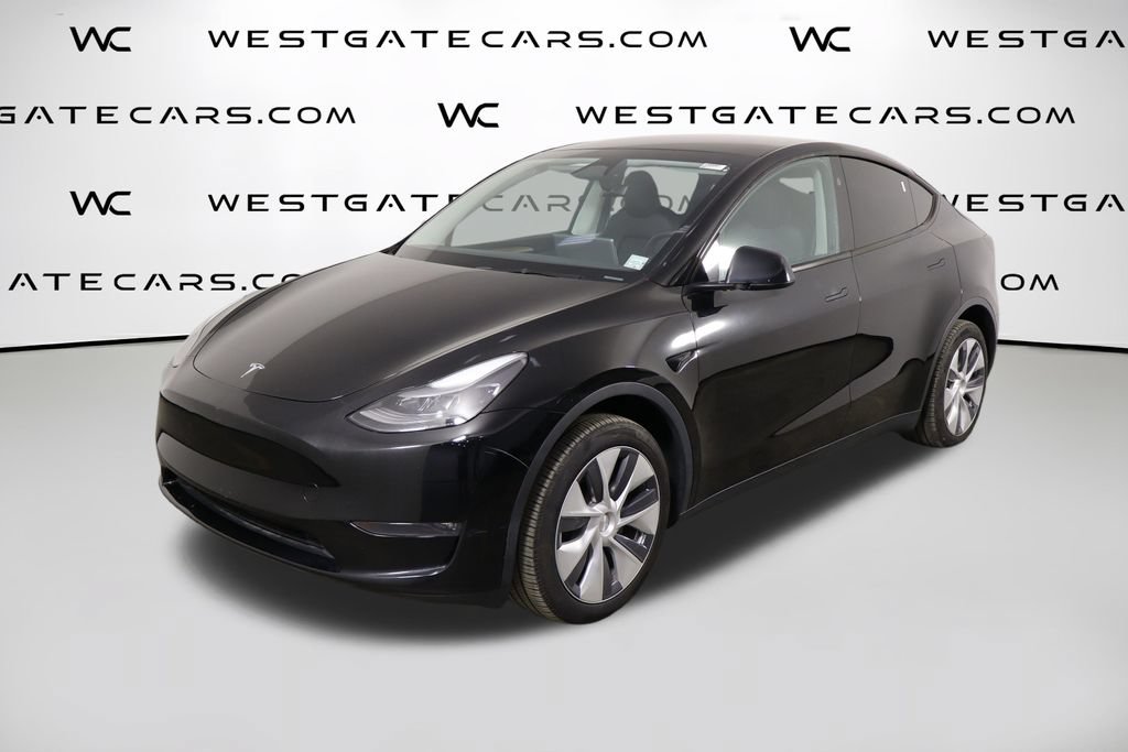 Used 2024 Tesla Model Y Long Range AWD/4WD image 1