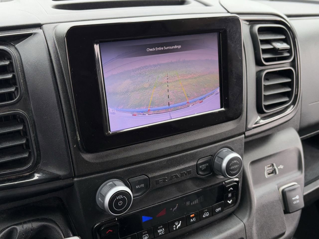 Used 2025 RAM ProMaster 2500 w/ Convenience Group image 19