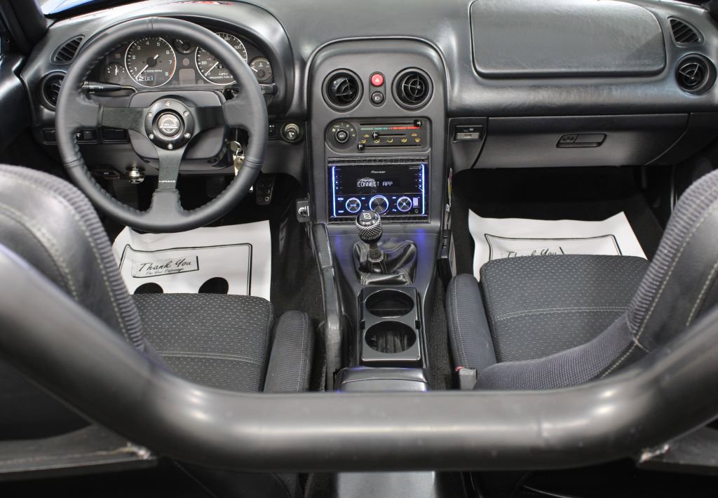 Used 1994 MAZDA MX-5 Miata RWD image 2