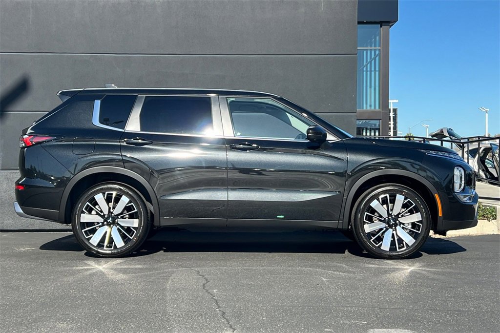 New 2026 Mitsubishi Outlander SE image 4