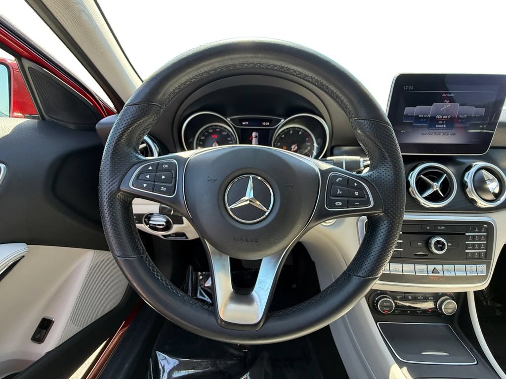 Used 2020 Mercedes-Benz GLA 250 4MATIC w/ Premium Package image 12