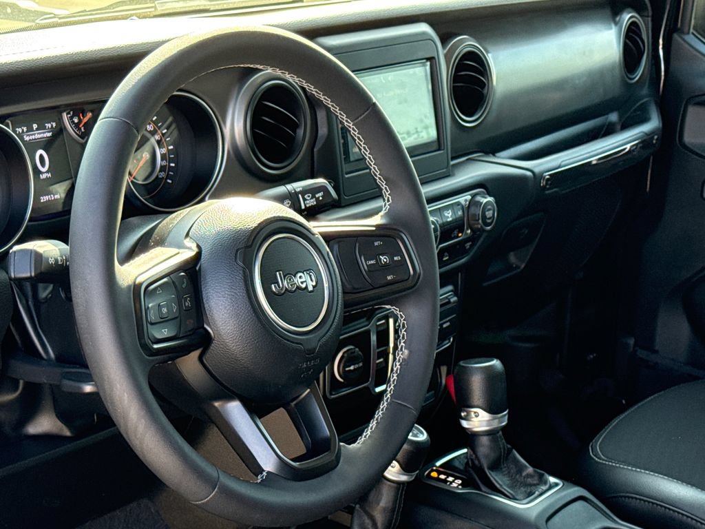 Used 2023 Jeep Gladiator Mojave AWD/4WD image 16