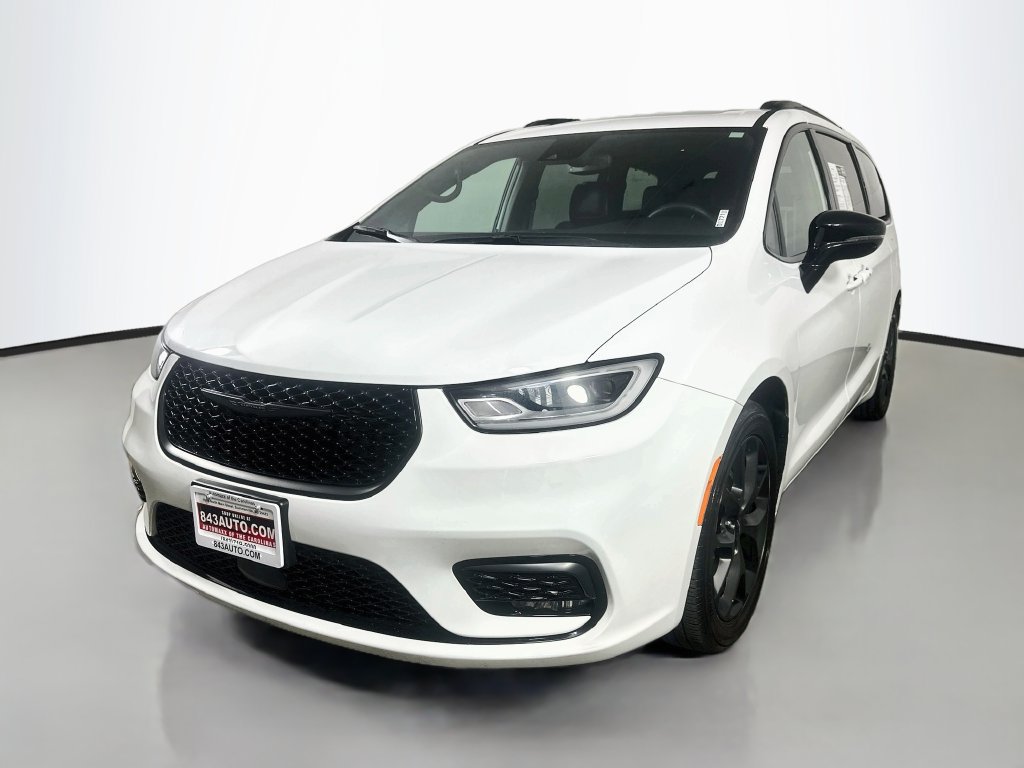 Used 2025 Chrysler Pacifica Limited FWD image 3