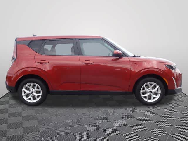 Used 2024 Kia Soul LX w/ Option Group 015 FWD image 4